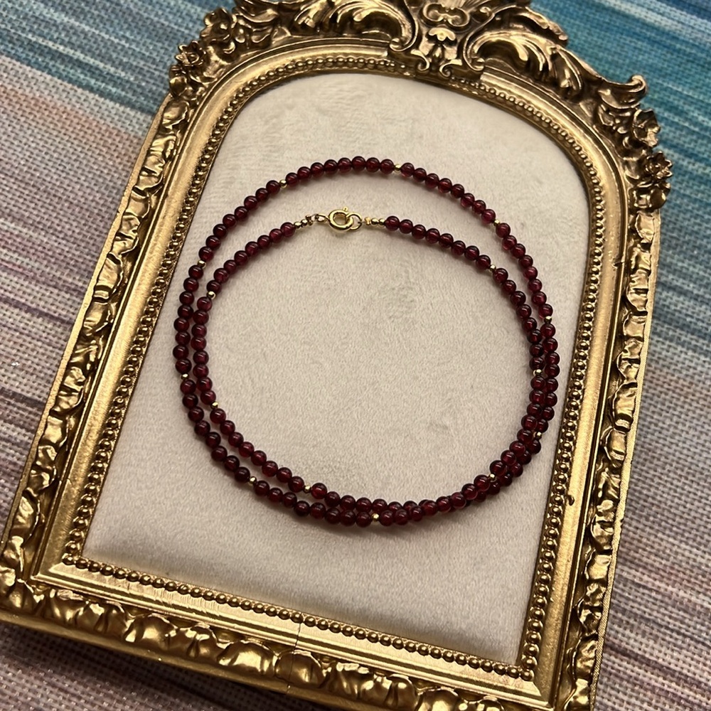 M18 High Quality Garnet Dainty Bead Necklace Gold Tone Accents
